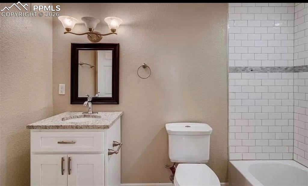 Image 40 of 41: Bathroom