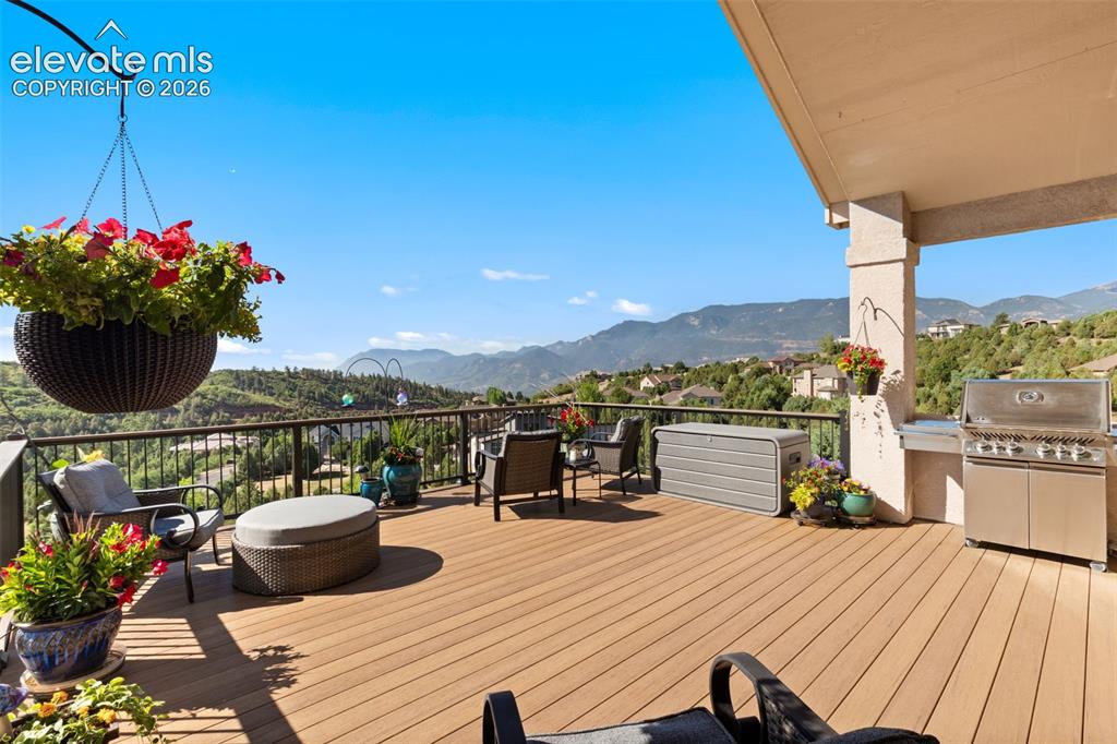 Image 19 of 48: Deck