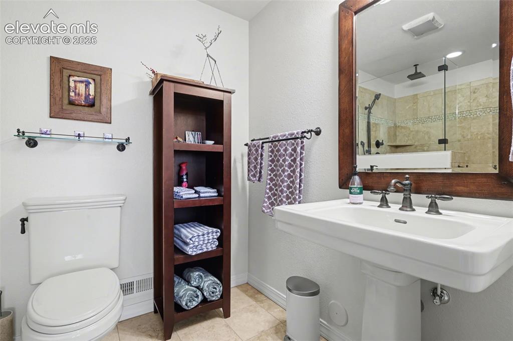 Image 36 of 48: Bathroom