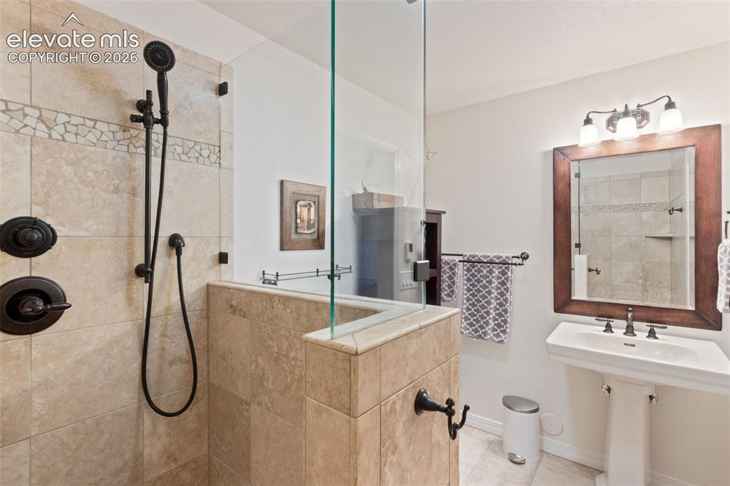 Image 41 of 48: Bathroom