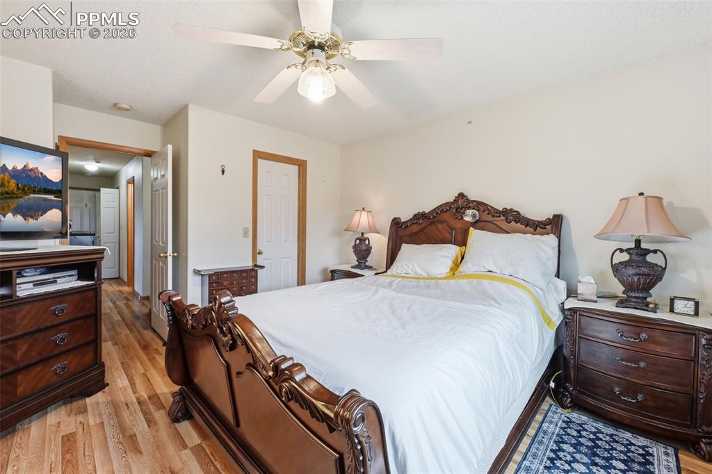 Image 17 of 39: Bedroom