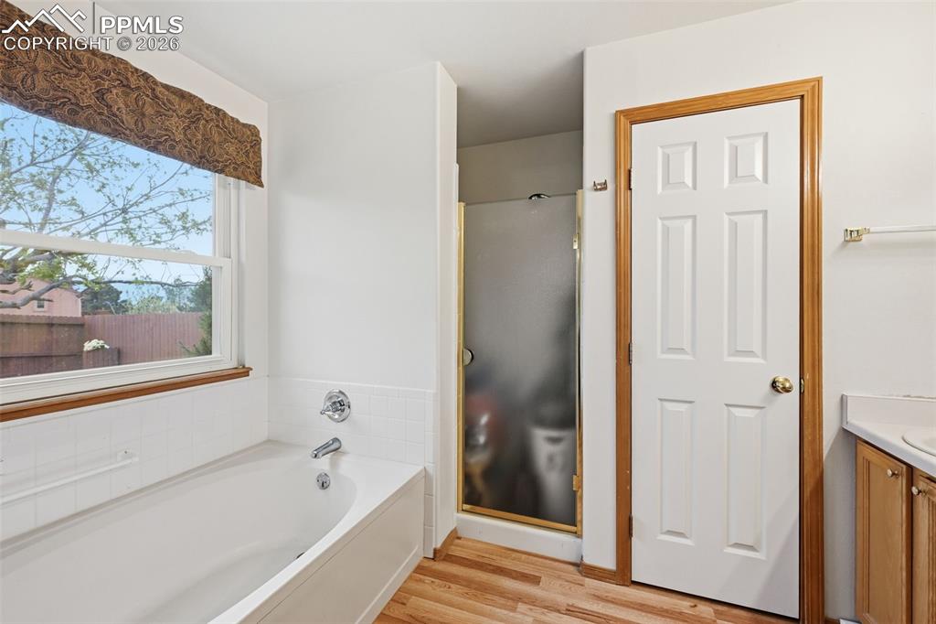 Image 18 of 39: Bathroom