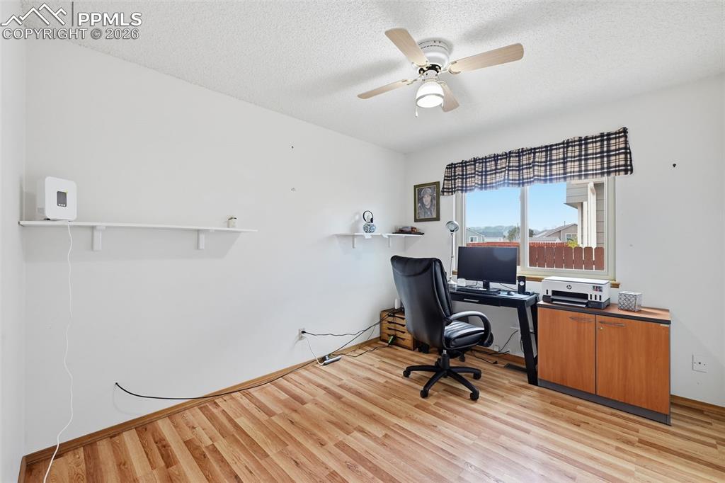 Image 23 of 39: Office