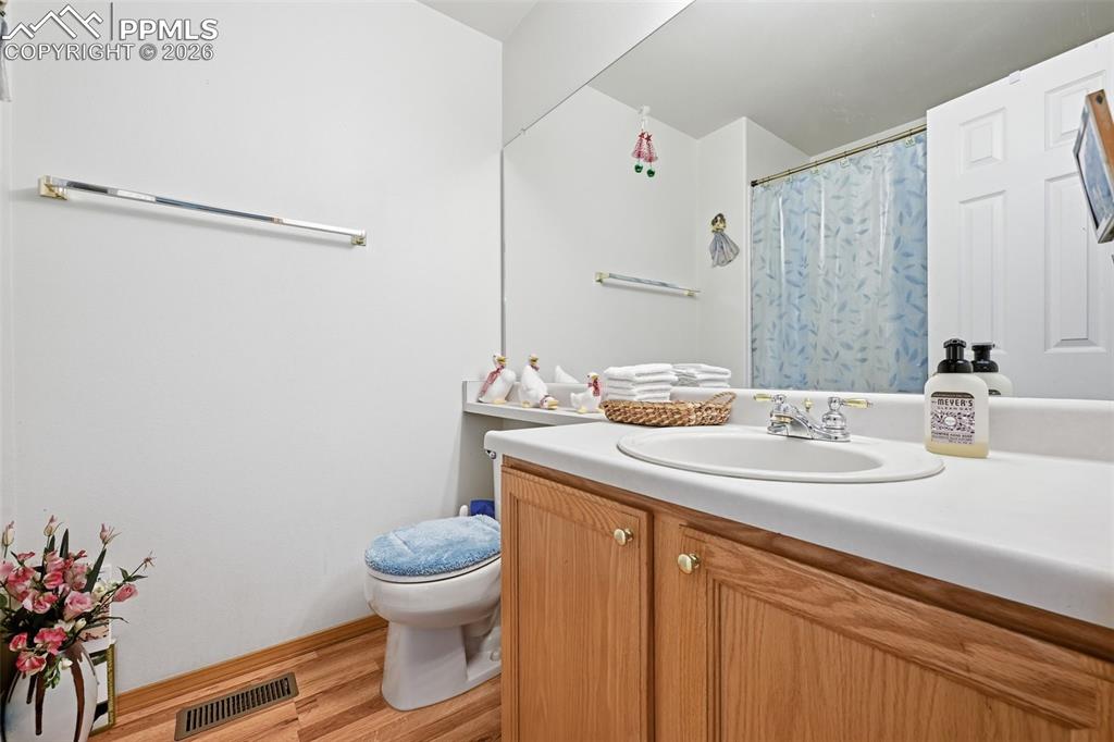 Image 29 of 39: Bathroom