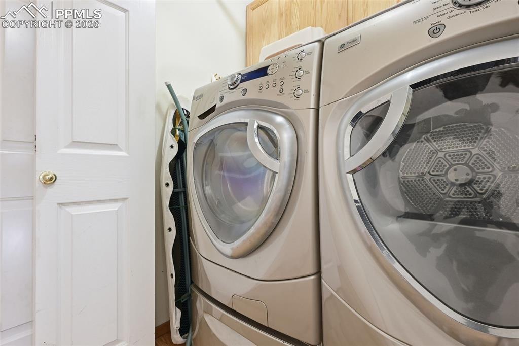 Image 30 of 39: Main level