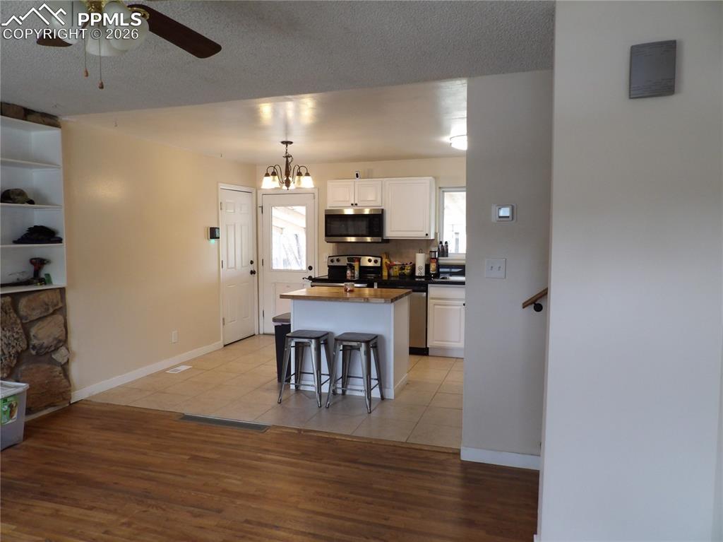 Image 4 of 11: Kitchen