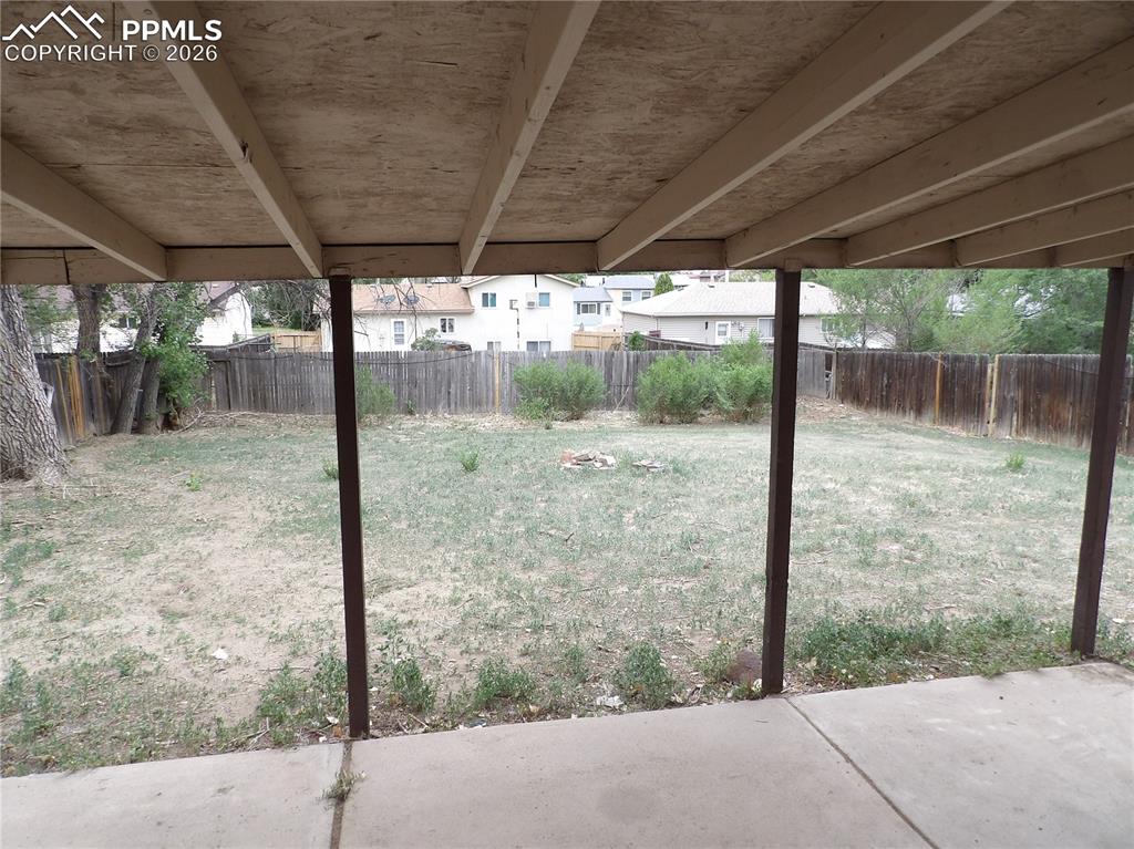 Image 8 of 11: Yard