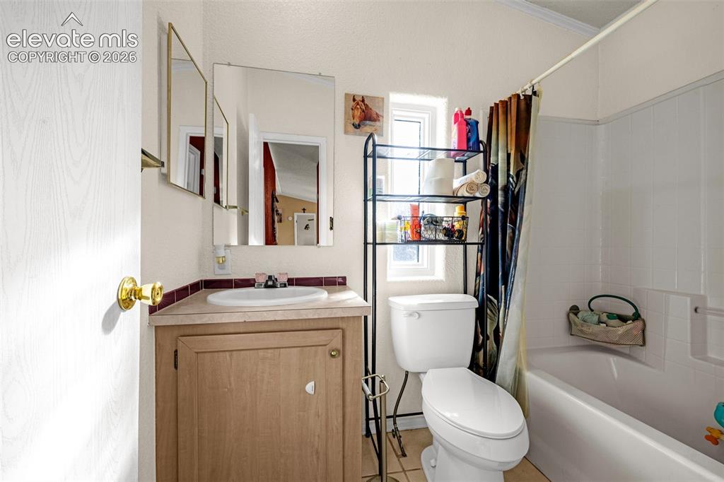 Image 18 of 31: Bathroom