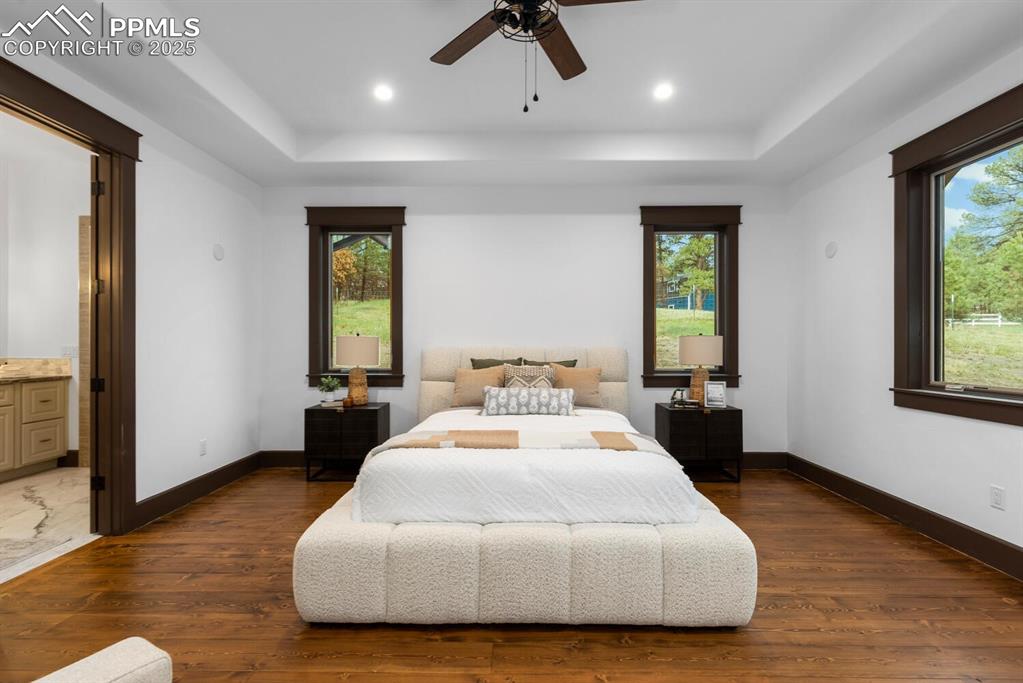 Image 12 of 30: Bedroom