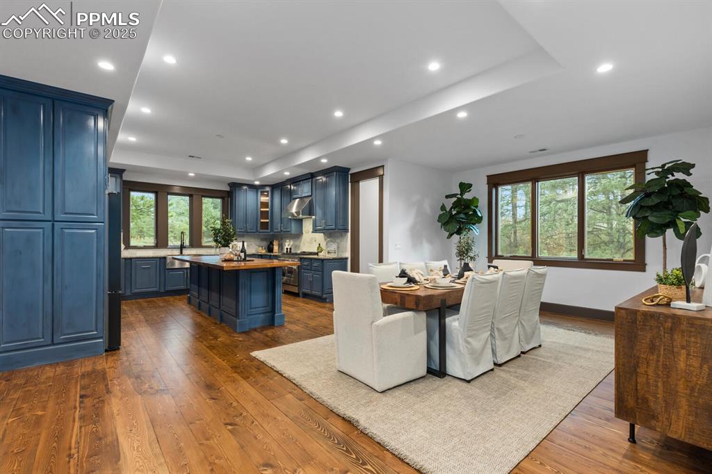 Image 20 of 30: Dining Area