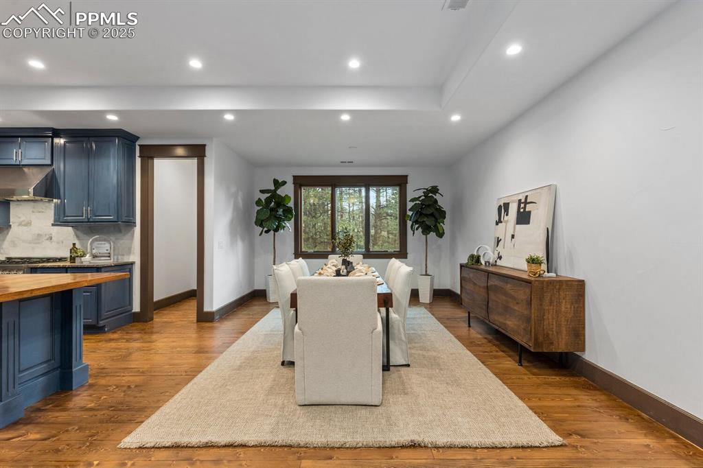 Image 27 of 30: Dining Area