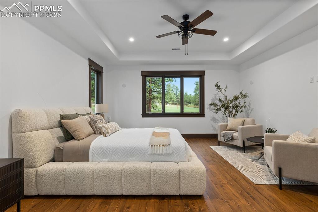 Image 3 of 30: Bedroom