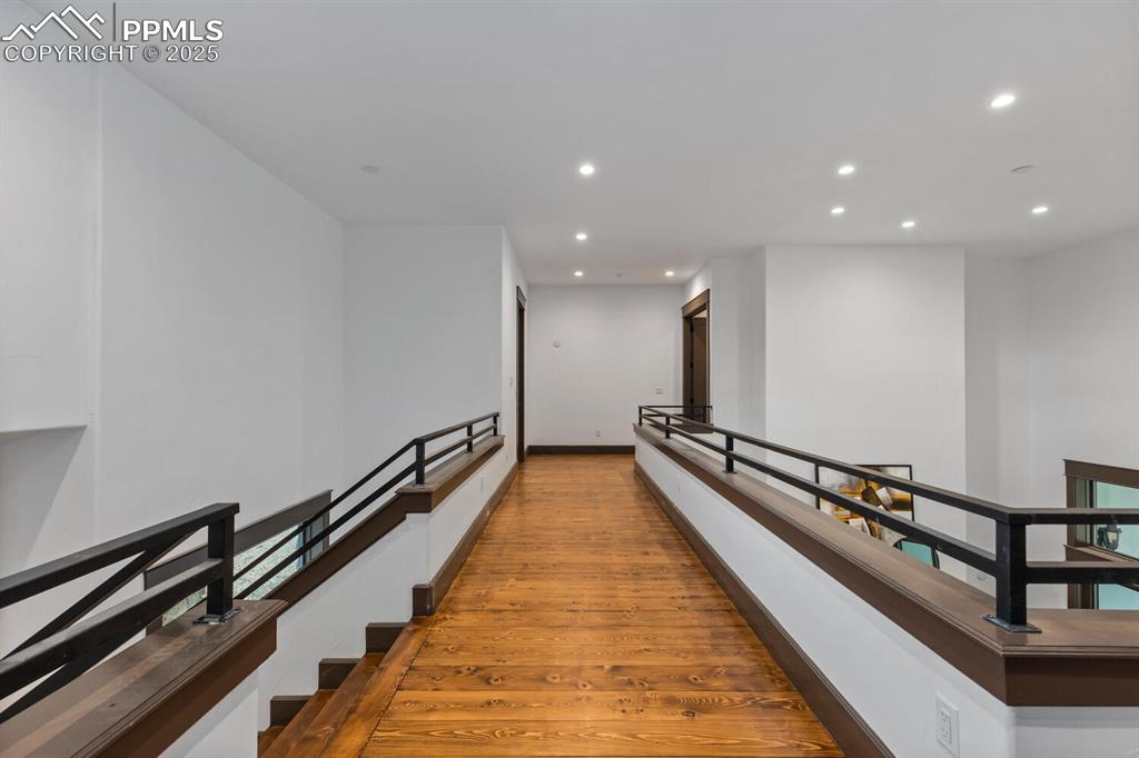 Image 5 of 30: Upstairs Landing