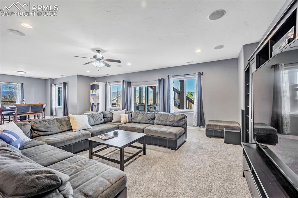 Image 25 of 41: Living Room