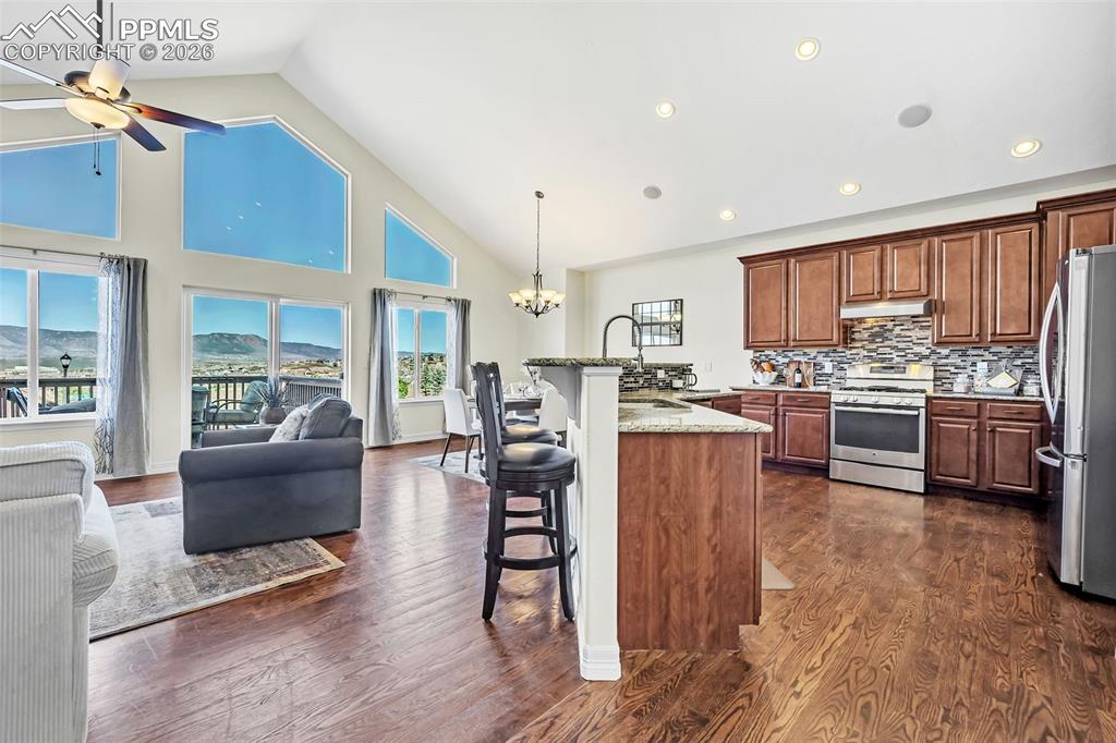 Image 3 of 41: Kitchen