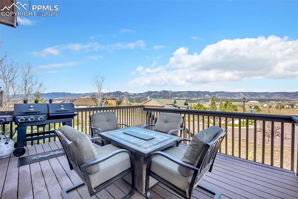 Image 34 of 41: Deck