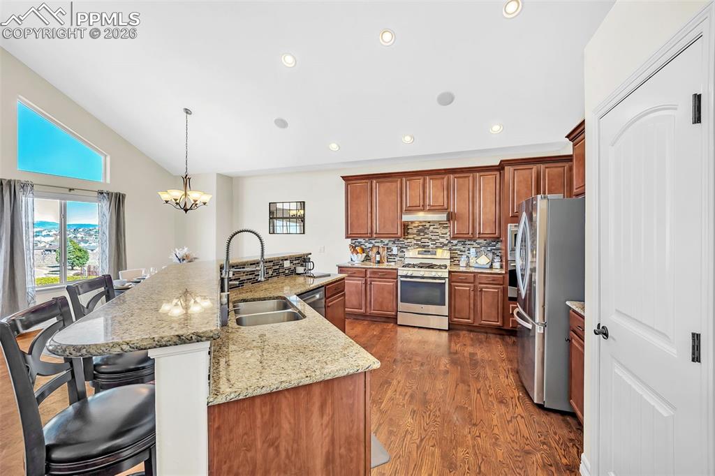 Image 9 of 41: Kitchen