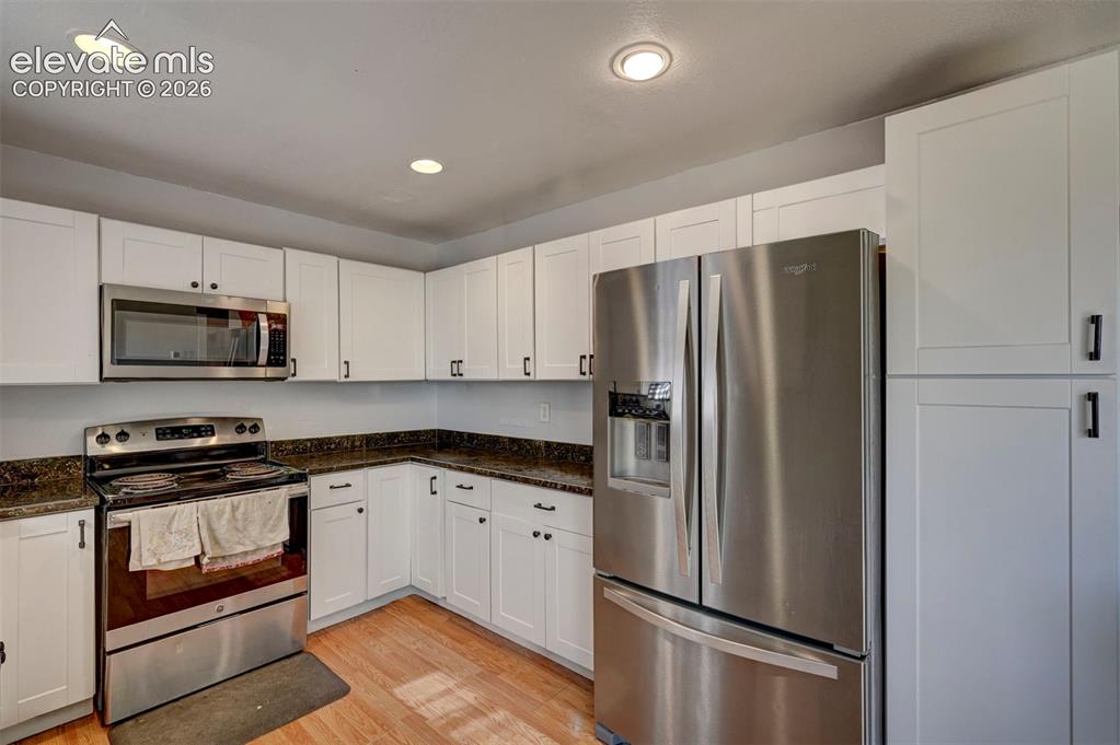 Image 17 of 34: Kitchen