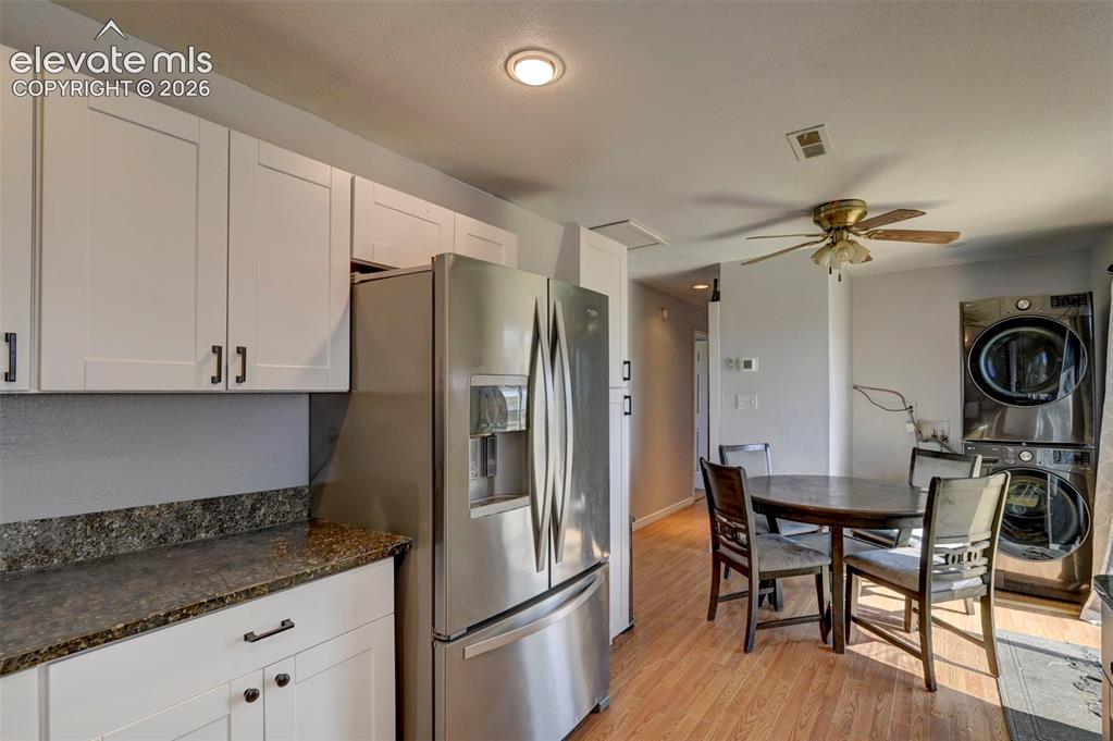 Image 19 of 34: Kitchen