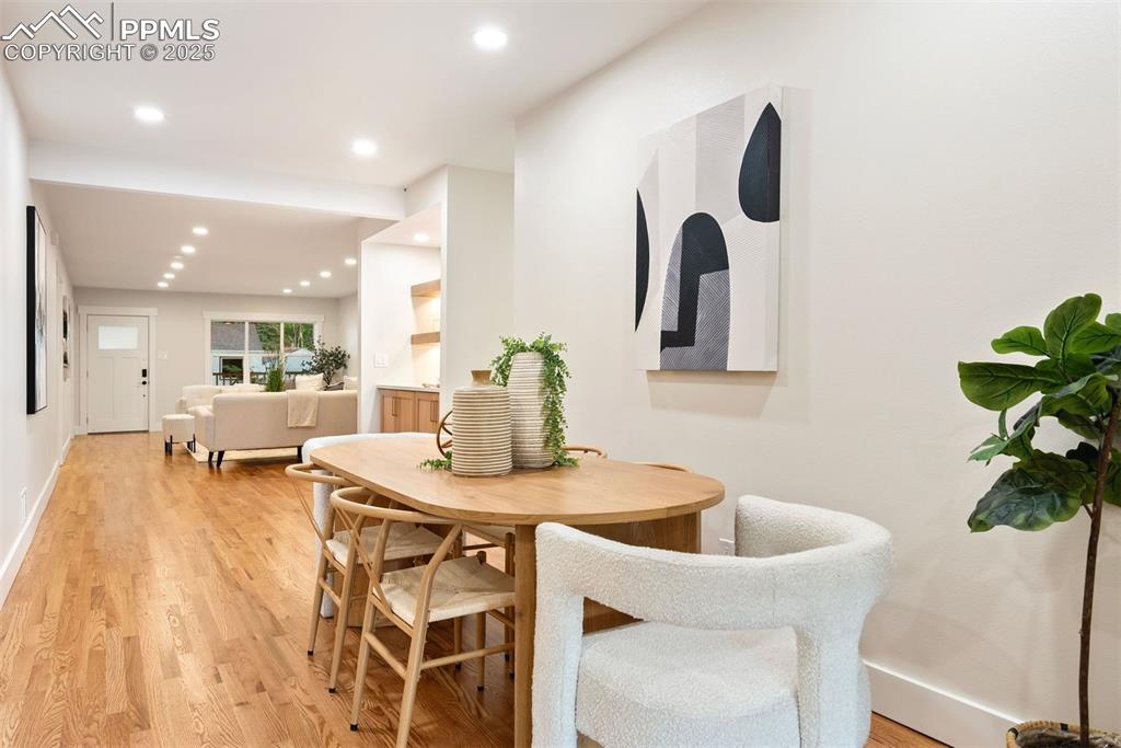 Image 16 of 39: Dining Area
