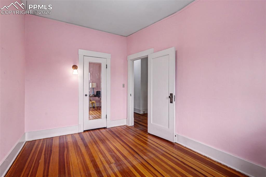 Image 16 of 41: Office