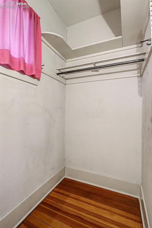 Image 21 of 41: Closet