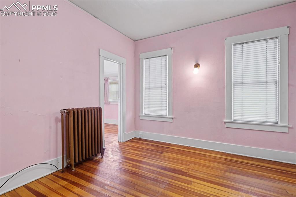 Image 23 of 41: Bedroom