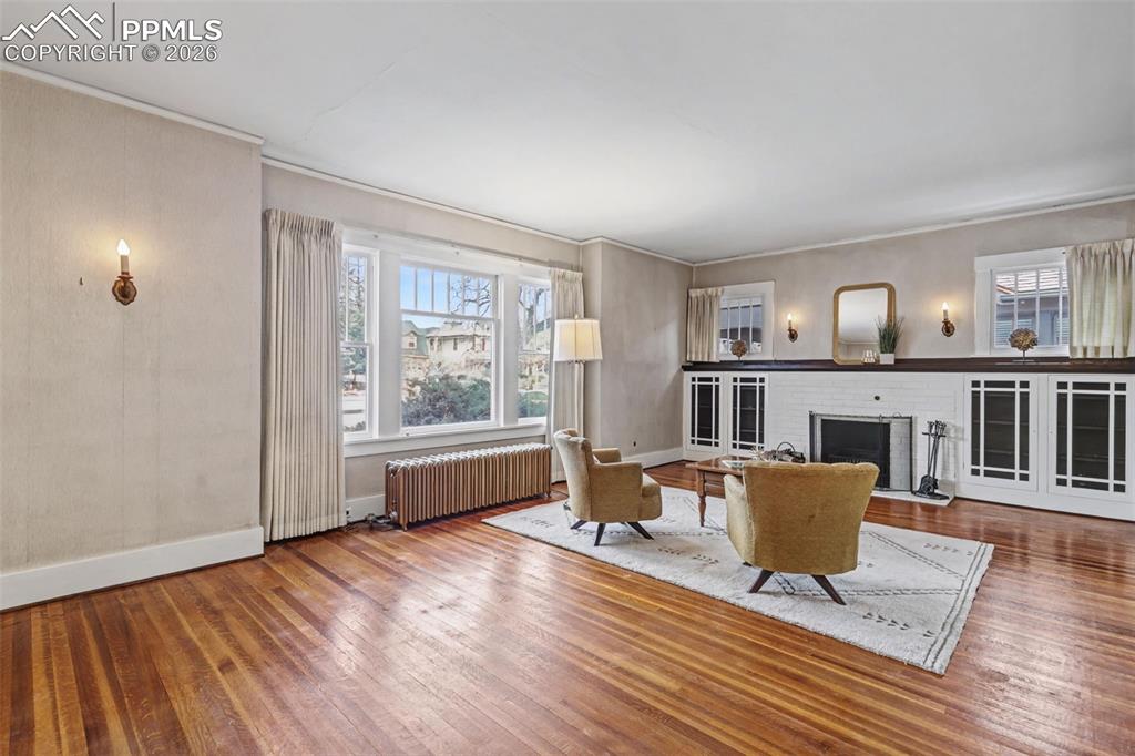 Image 8 of 41: Living Room