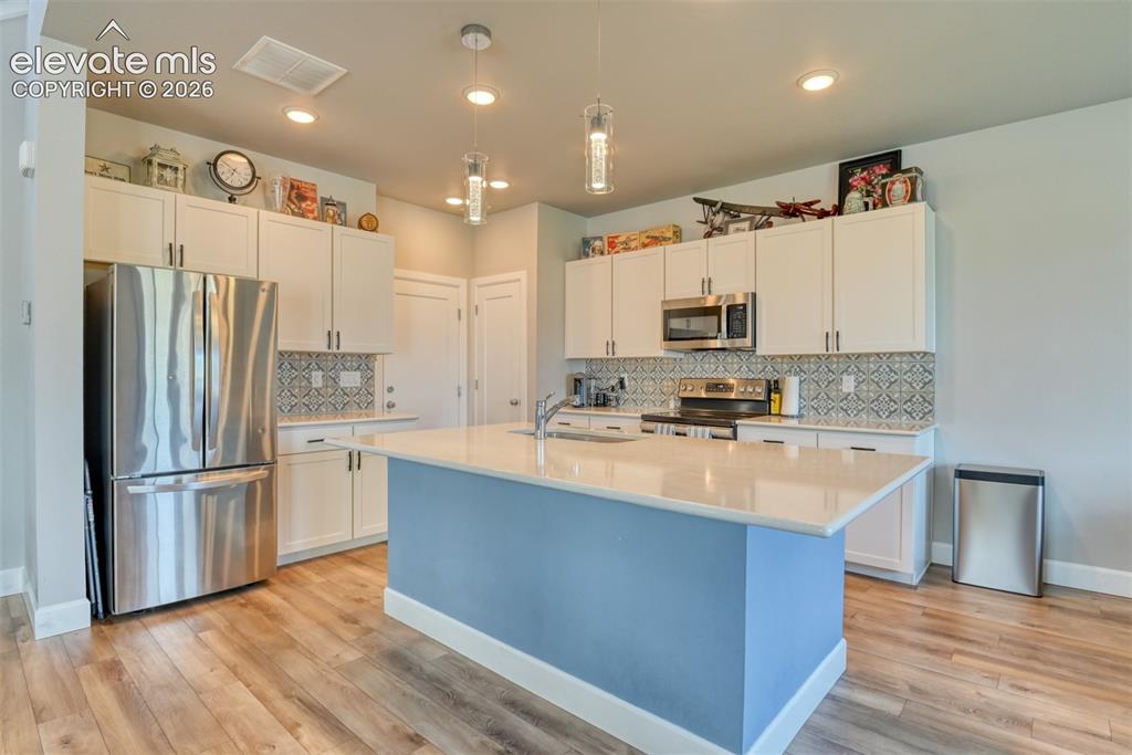 Image 15 of 48: Kitchen