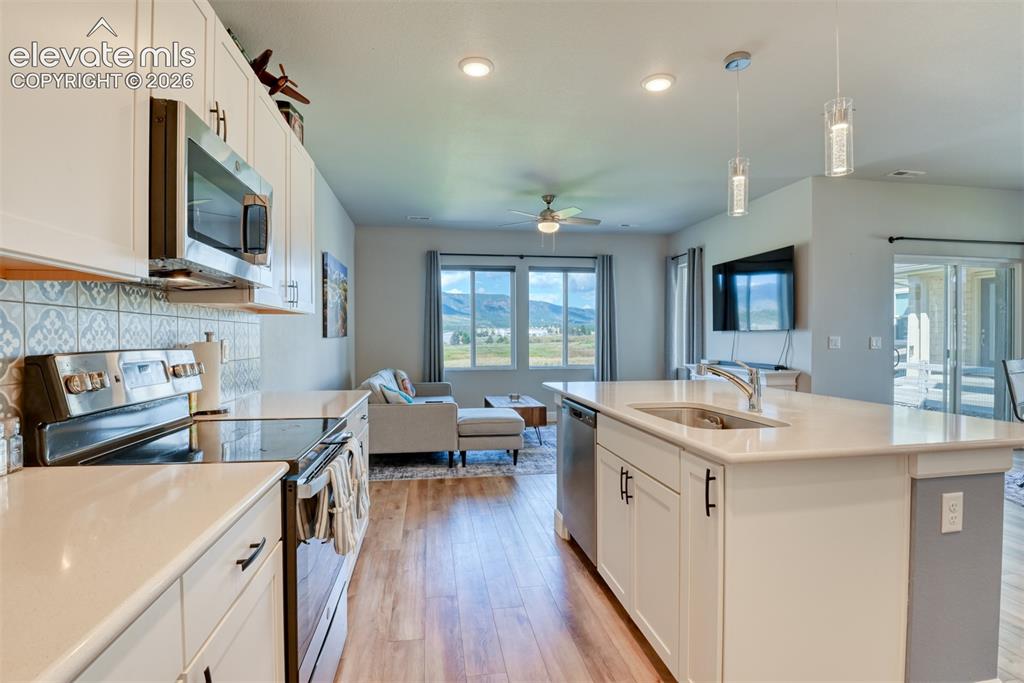 Image 17 of 48: Kitchen