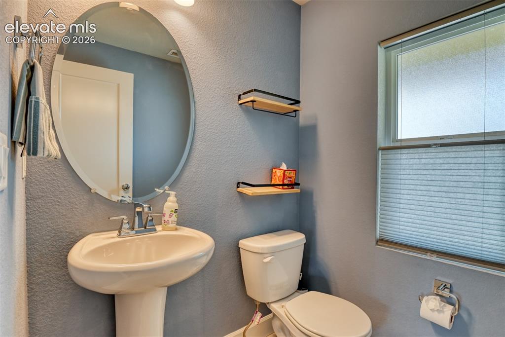 Image 19 of 48: Bathroom