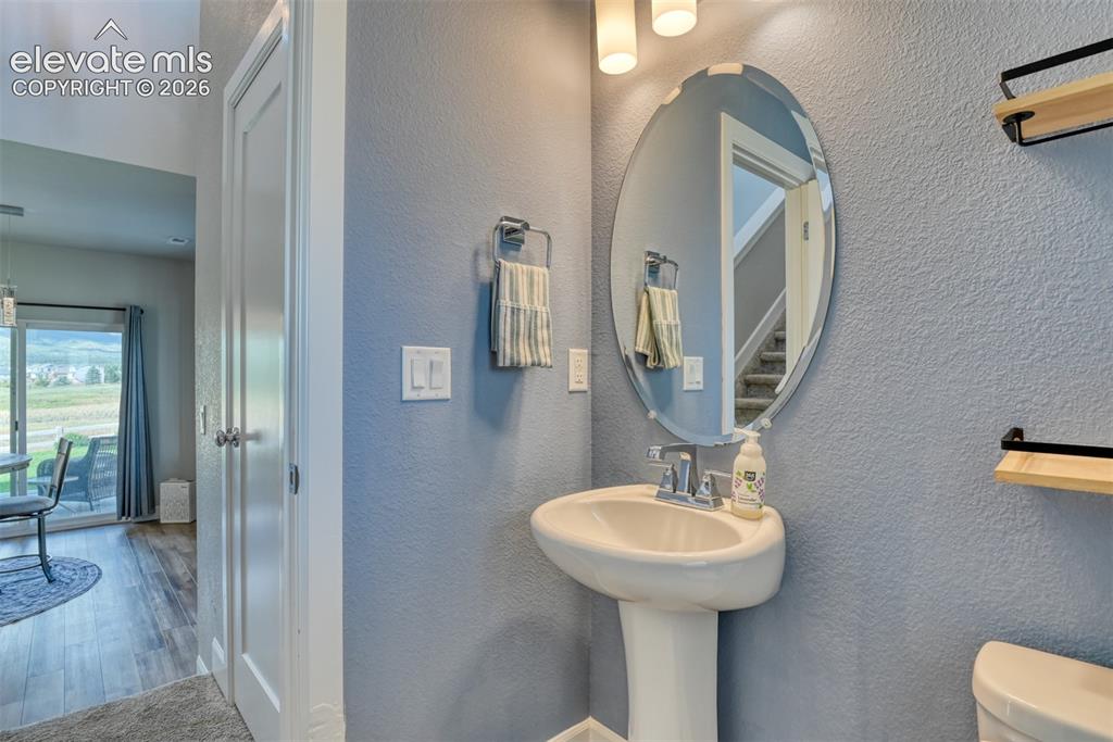 Image 20 of 48: Bathroom