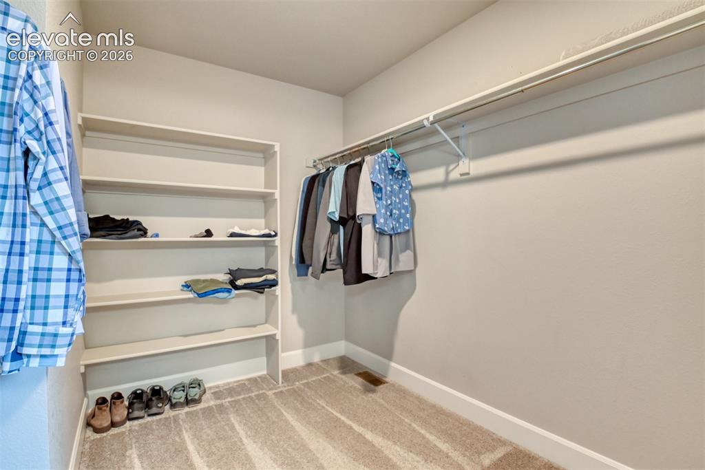 Image 27 of 48: Closet