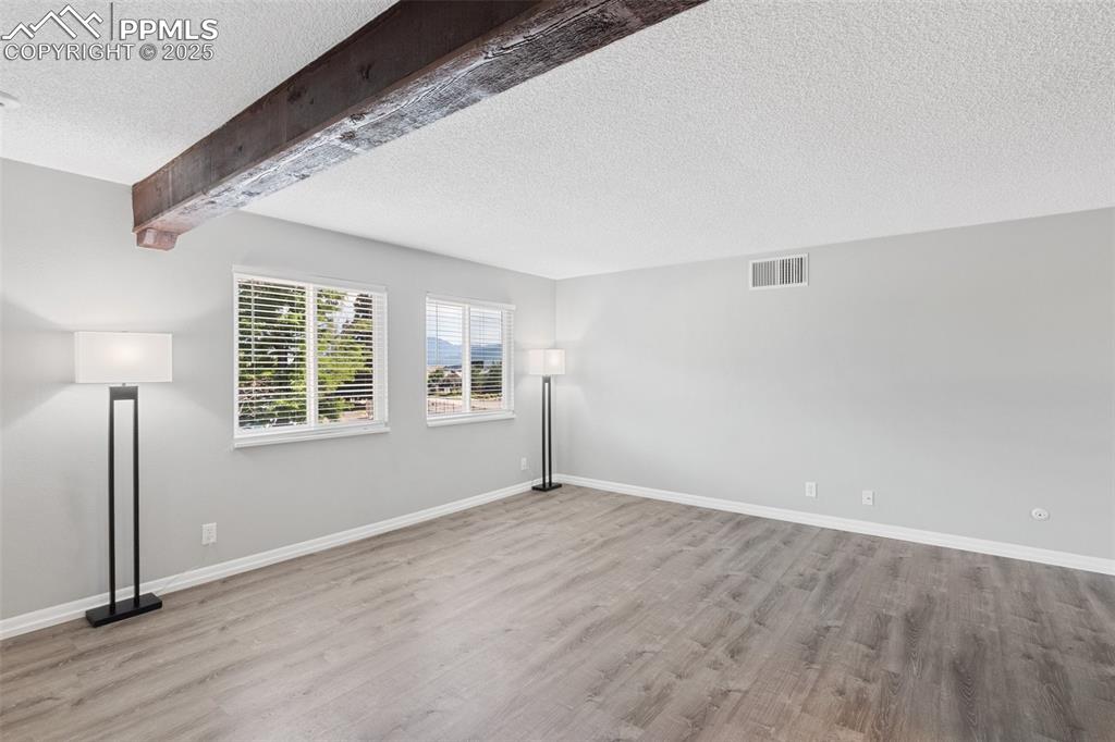 Image 38 of 48: No furniture - Living room