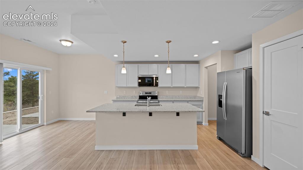Image 10 of 32: Kitchen