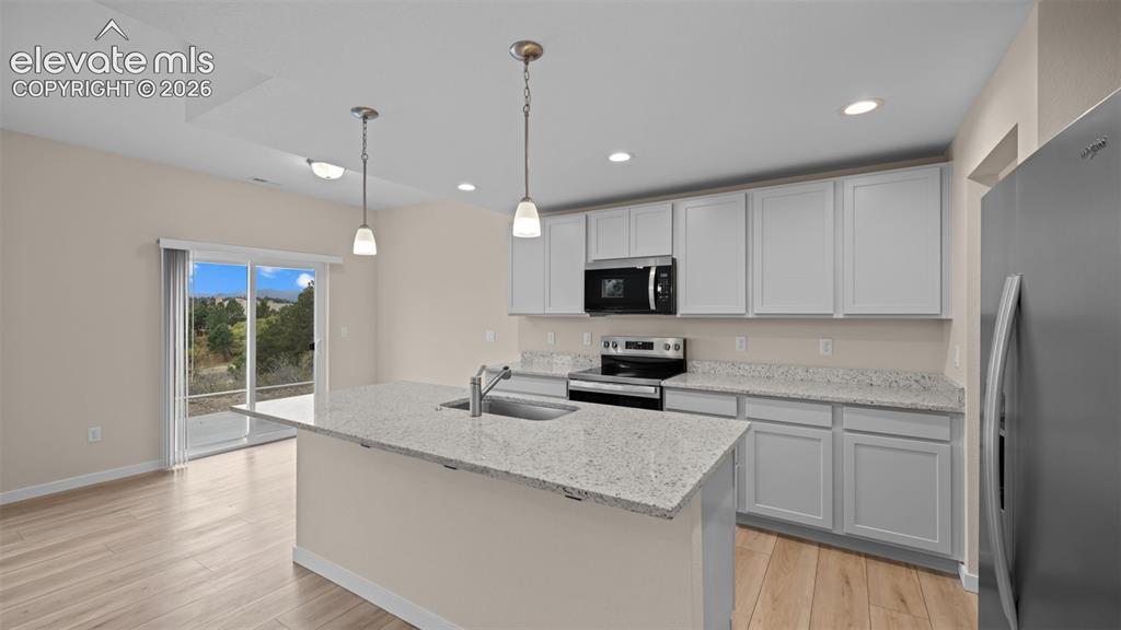 Image 14 of 32: Kitchen