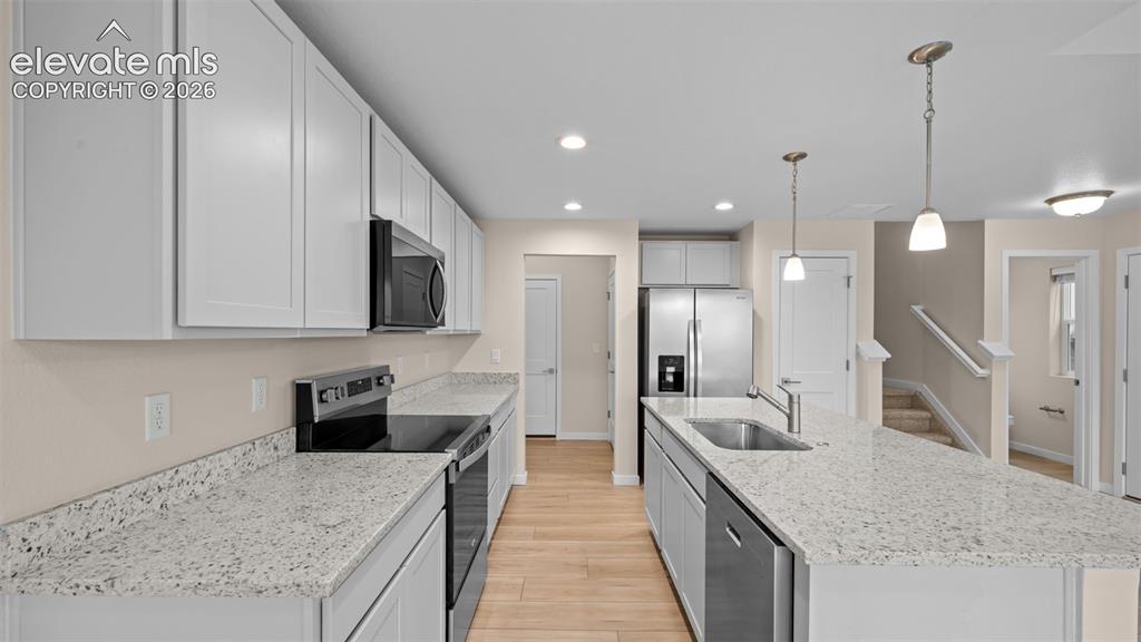 Image 15 of 32: Kitchen