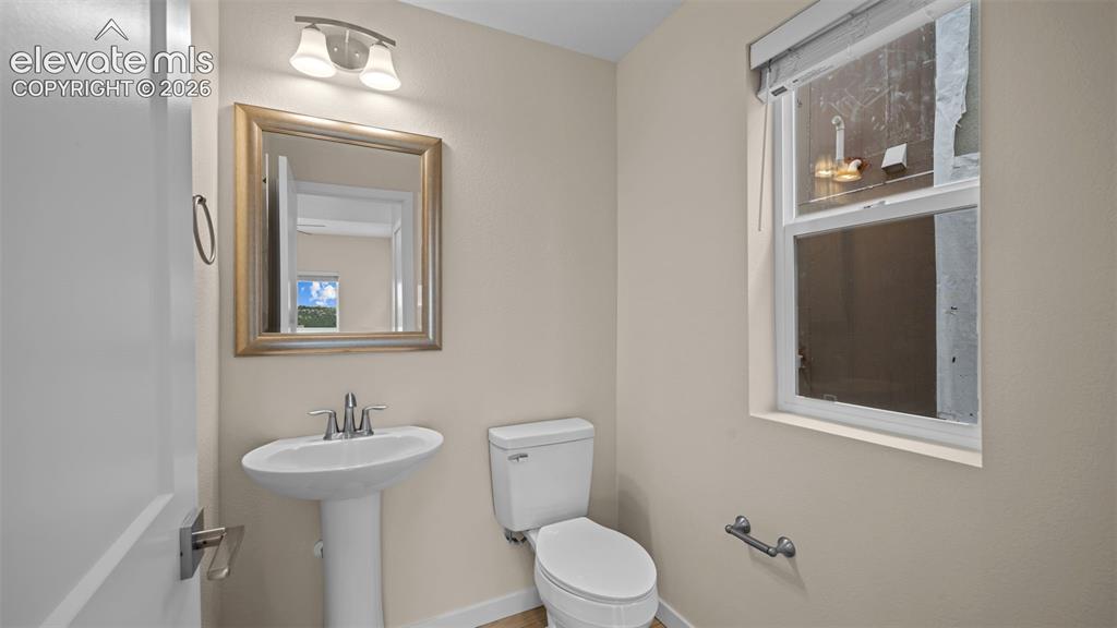 Image 16 of 32: Bathroom