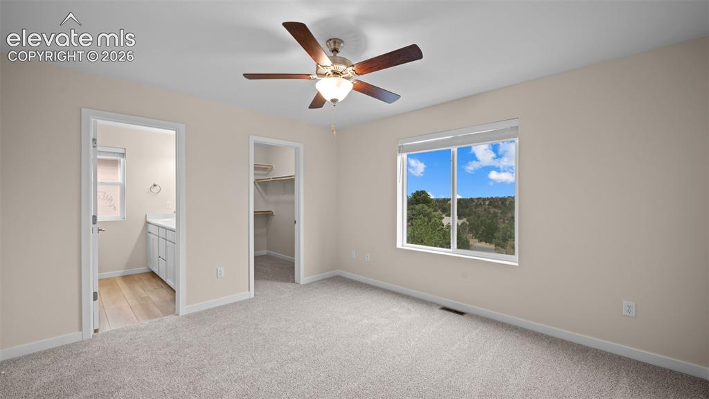 Image 19 of 32: Bedroom