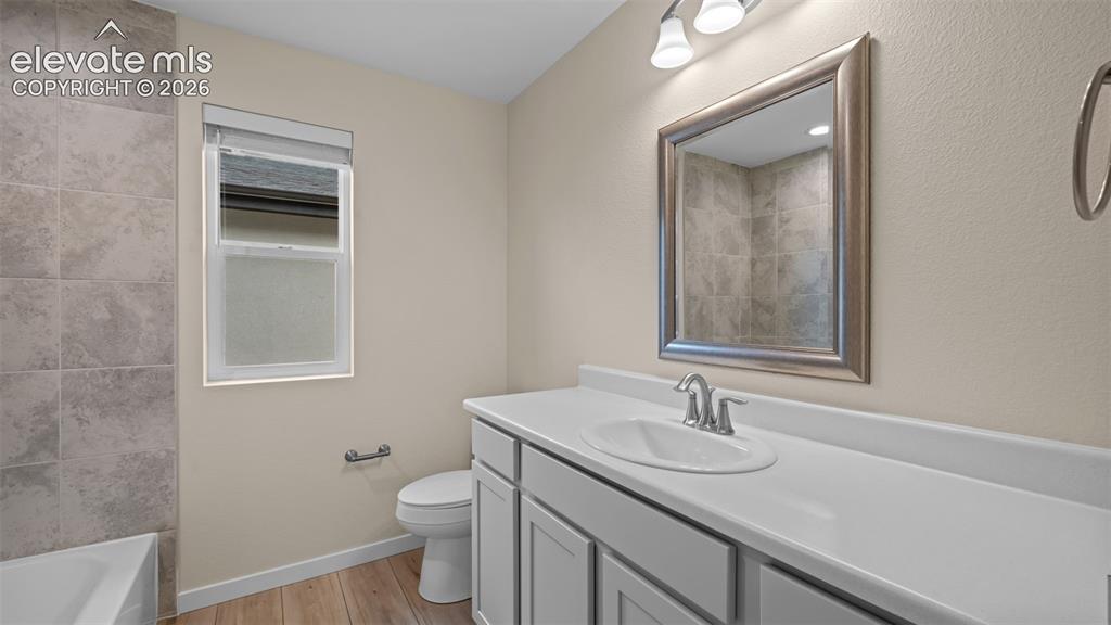 Image 23 of 32: Bathroom