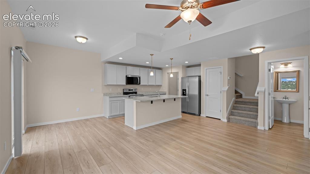 Image 5 of 32: Kitchen