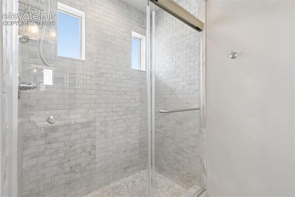 Image 19 of 38: Bathroom