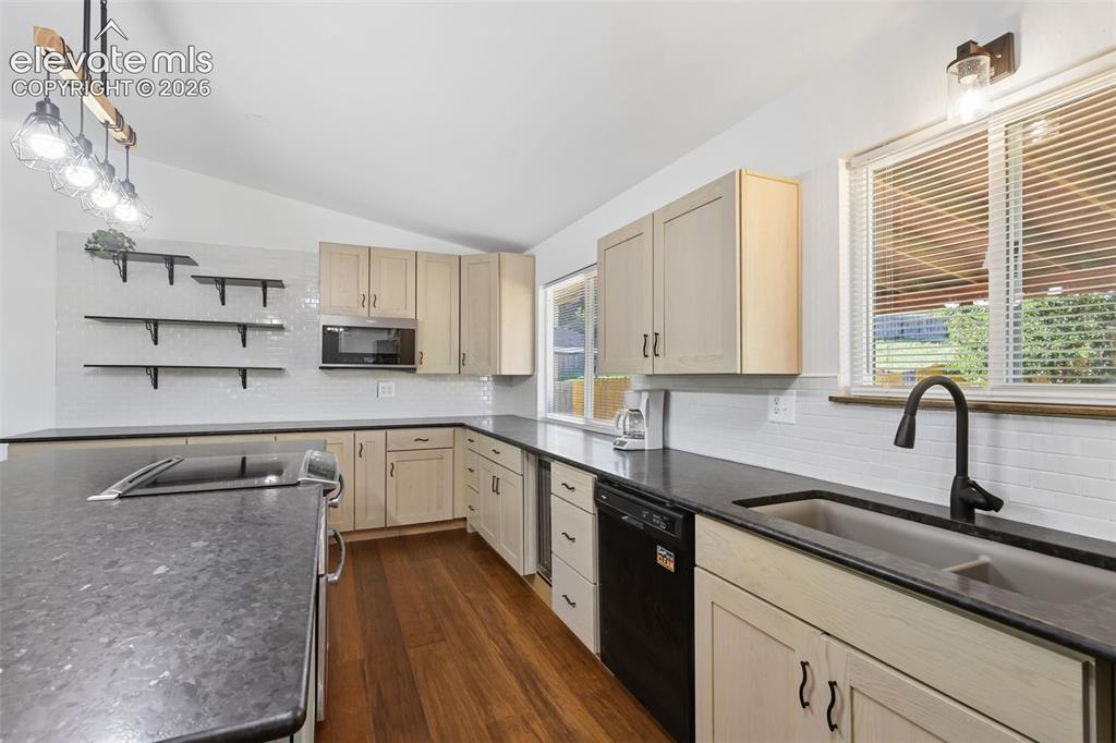 Image 10 of 39: Kitchen