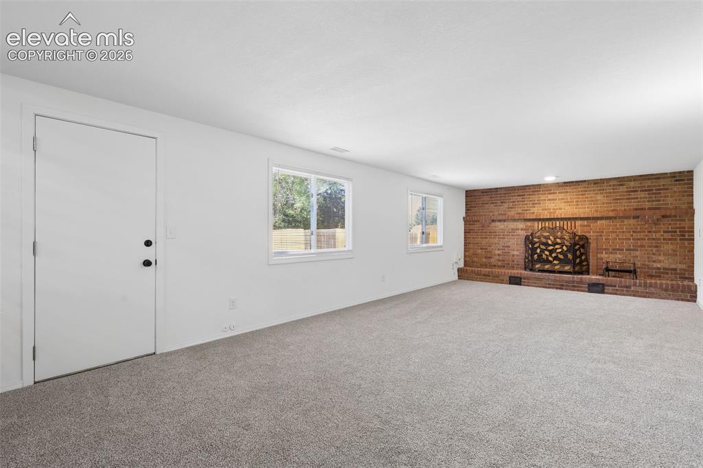 Image 12 of 39: Family Room