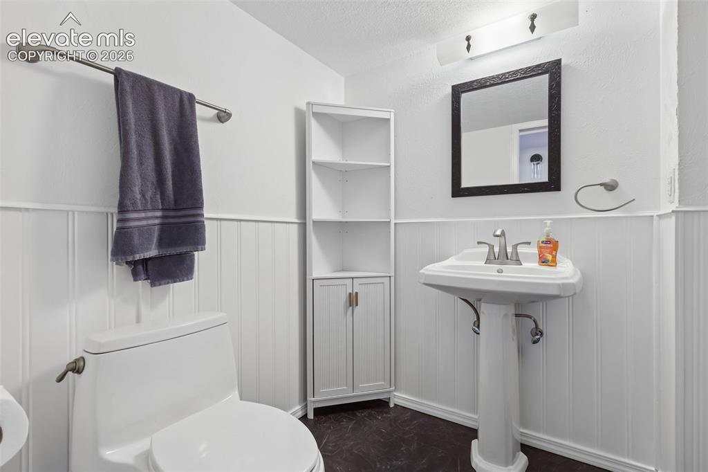 Image 13 of 39: Bathroom