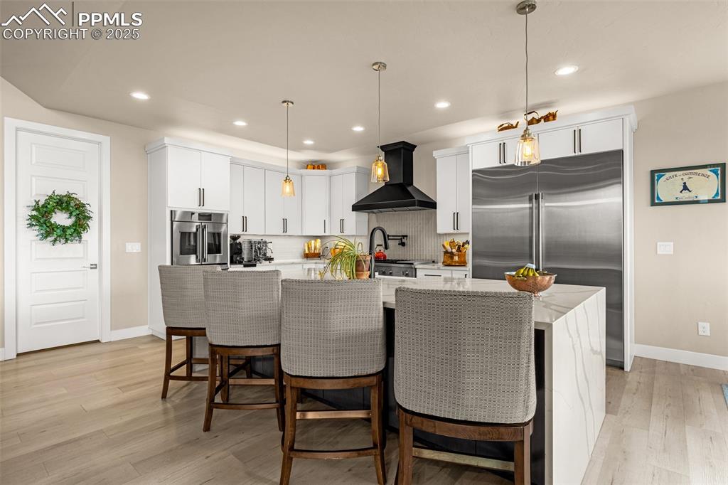 Image 10 of 50: Kitchen