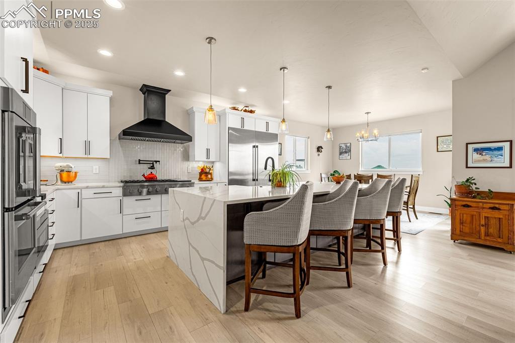 Image 11 of 50: Kitchen