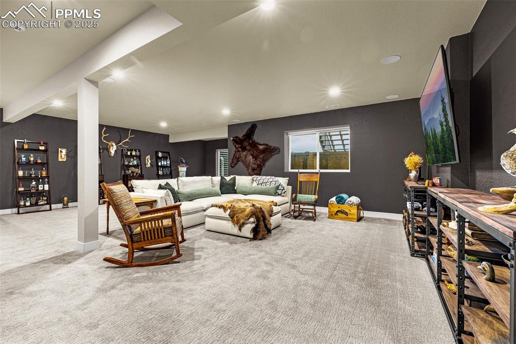 Image 40 of 50: Family Room