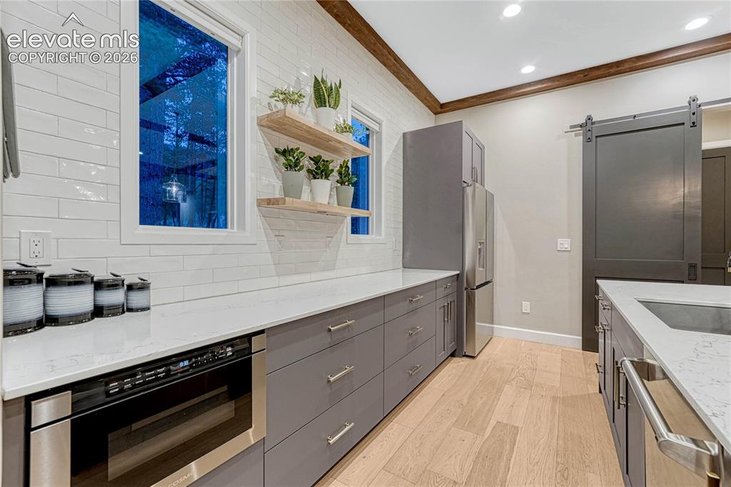 Image 13 of 48: Kitchen