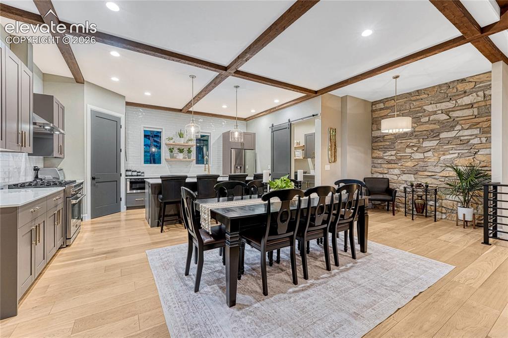 Image 14 of 48: Dining Area